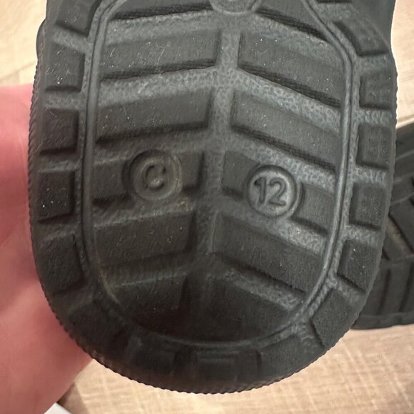 CROCS YOUTH BLACK FLEECE LINED SHOES SIZE CHILD 12 - Picture 6 of 7